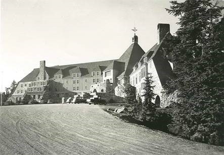 Black/White photo of the Timberline Lodge