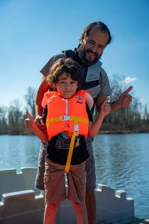 Care -Parents need to check the life jacket fit for kids