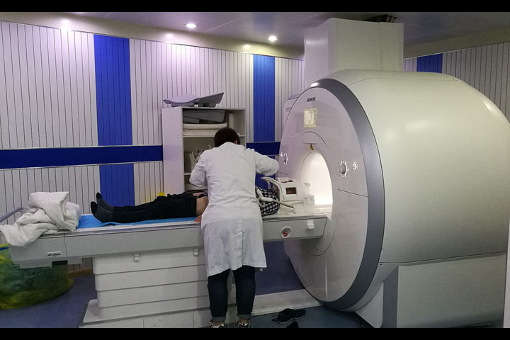 Picture of an MRI Machine.
