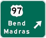 Señal de la Ruta 97 hacia Bend y Madras a la derecha más adelante