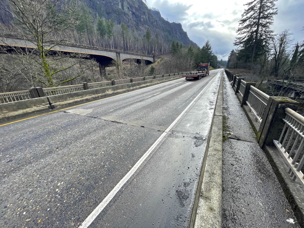 Rutting and wear on the I-84 Moffett Creek westbound bridge.
