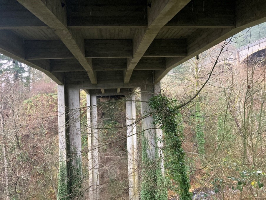 View under the I-84 Moffett Creek westbound bridge deck.