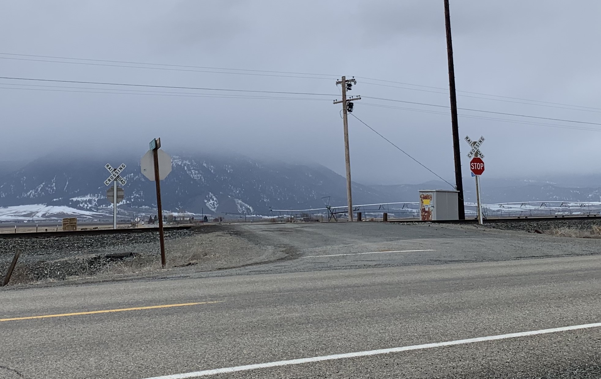 Rail crossing at Pole Line Lane.