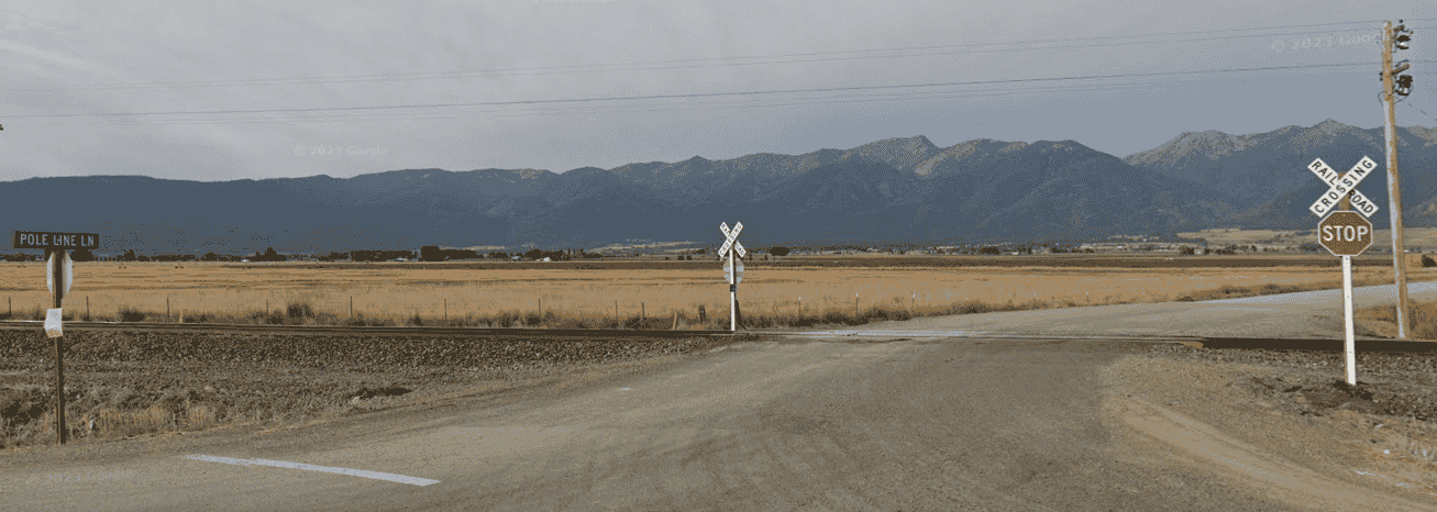 Railroad crossing on Pole Line Lane in Baker County.