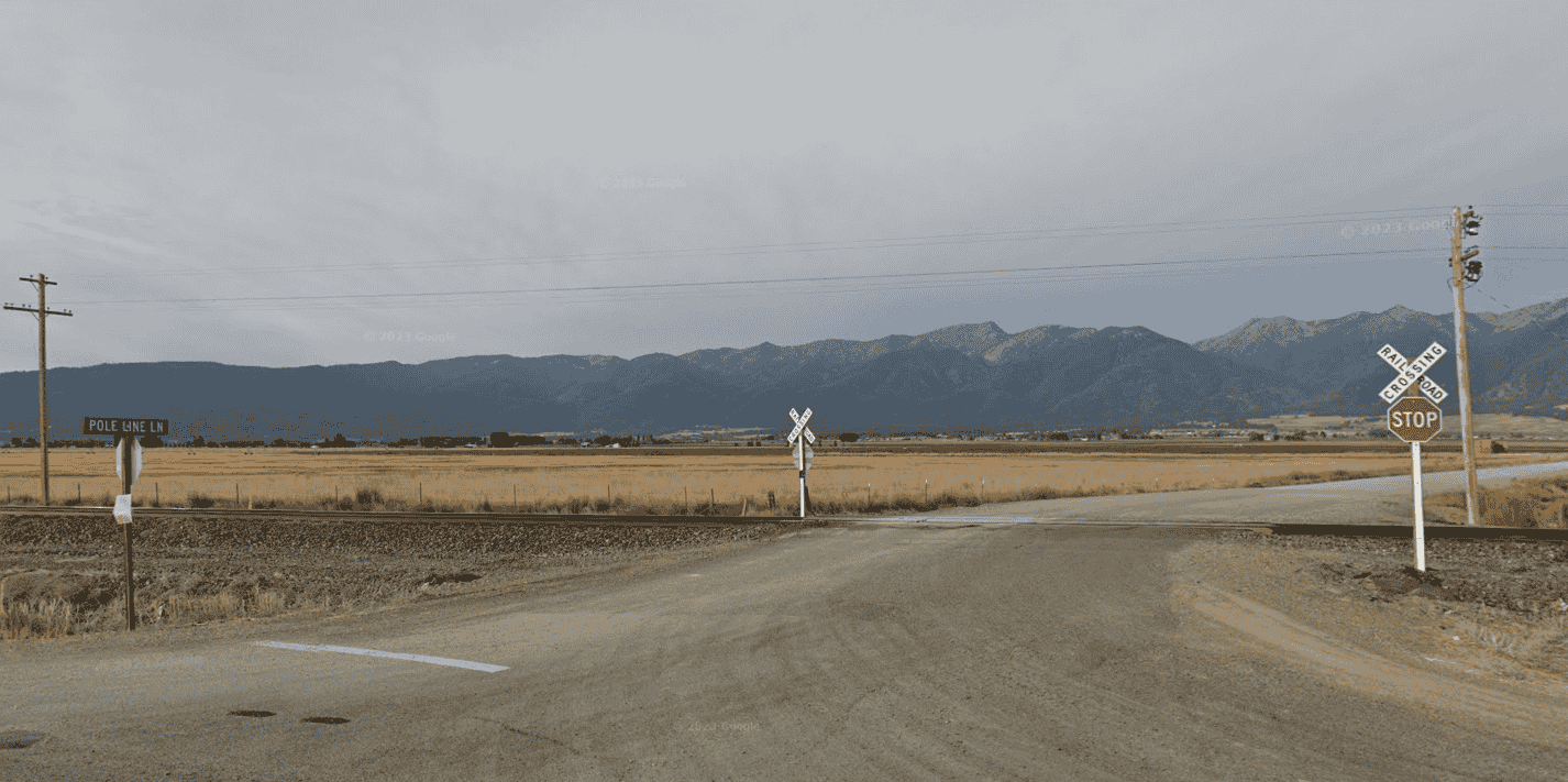Pole Line Lane rail crossing near Haines.