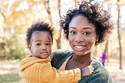 Happy Mothers Days Close up portrait of mother and baby african immigrant stock pictures, royalty-free photos & images