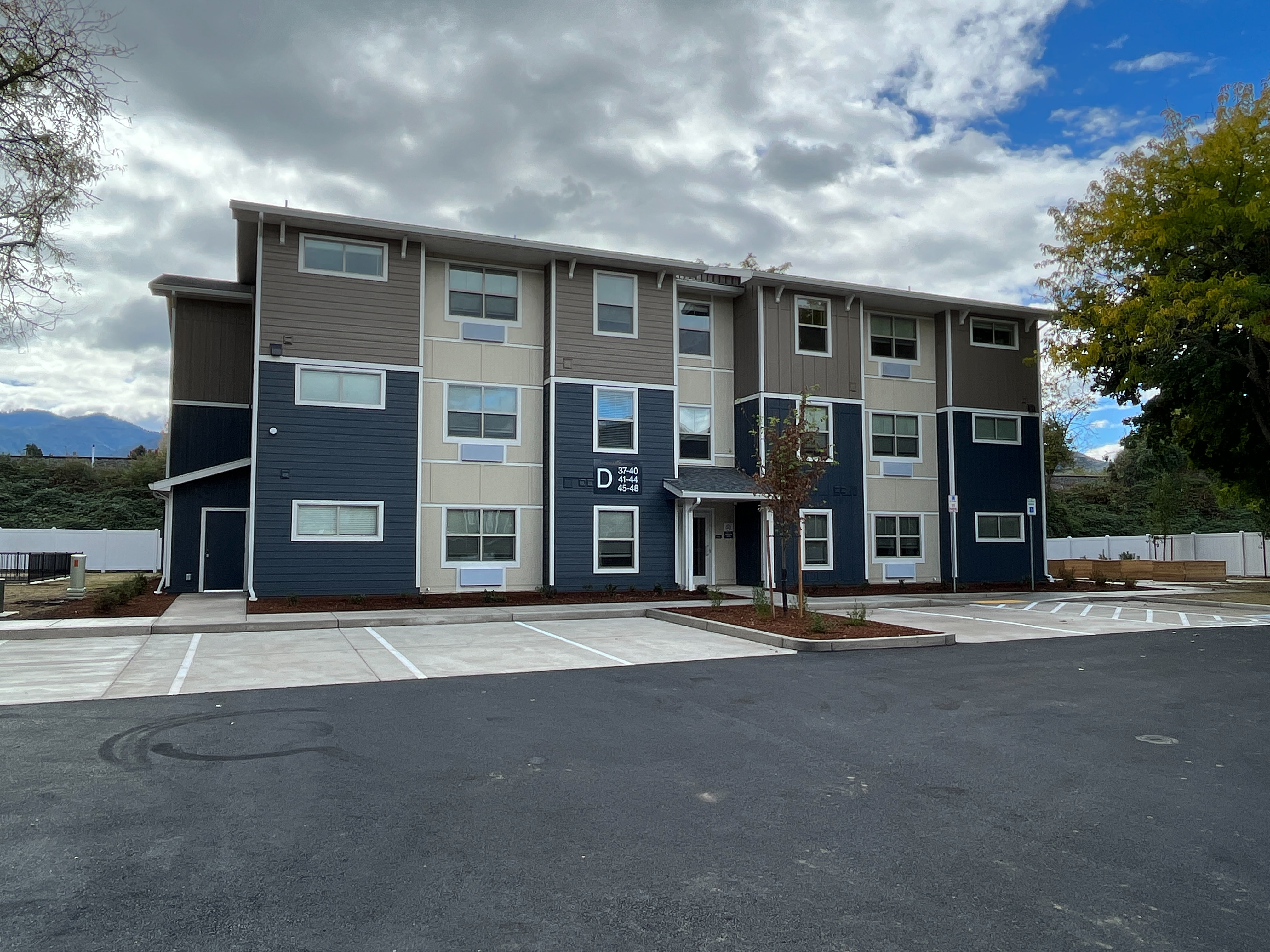photo of a multi-story apartment building