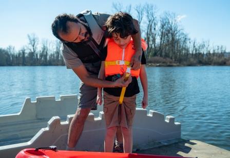 Fitting a child in a life jacket