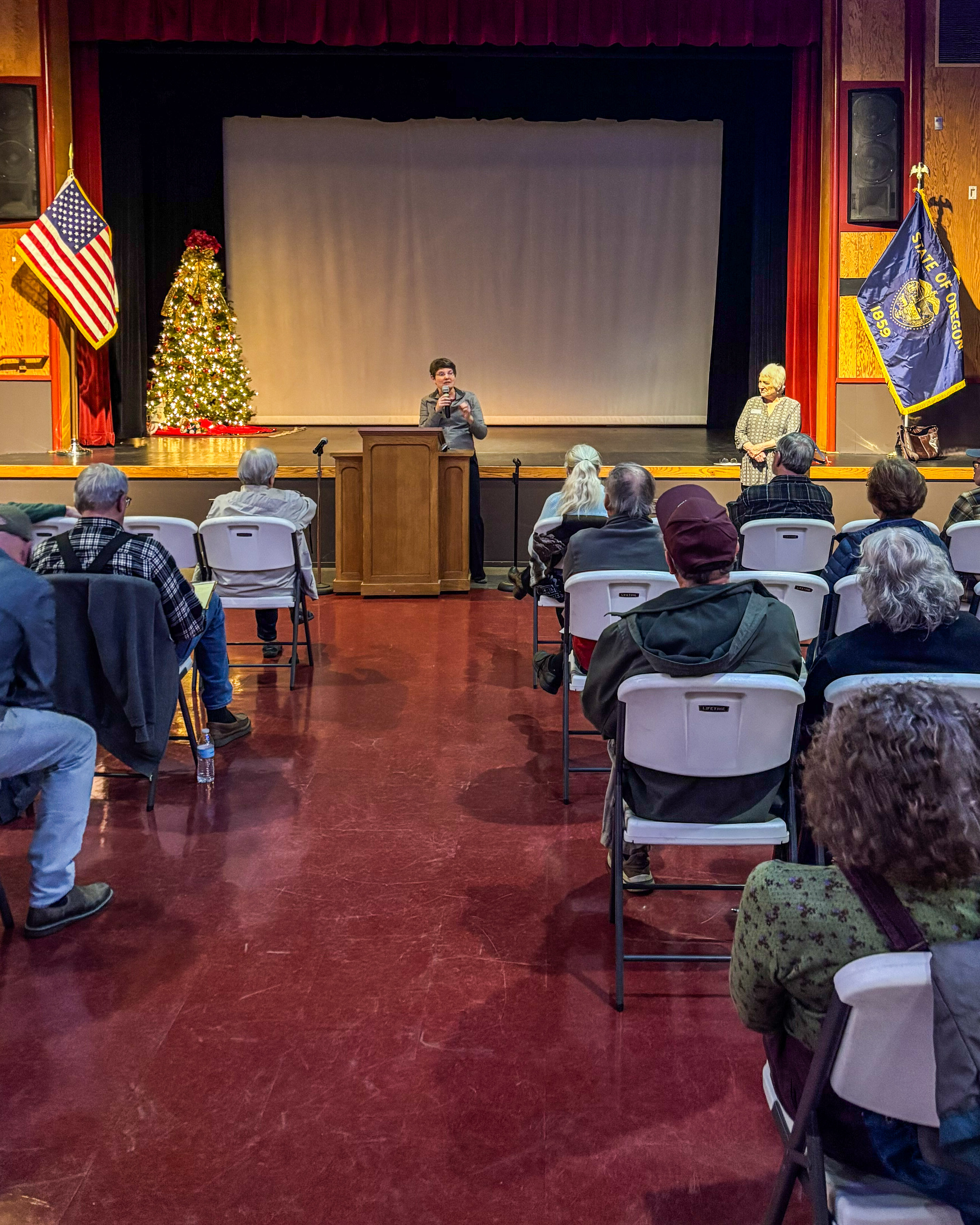 Picture Of Treasurer Steiner speaking at the Lincoln City Cultural Center