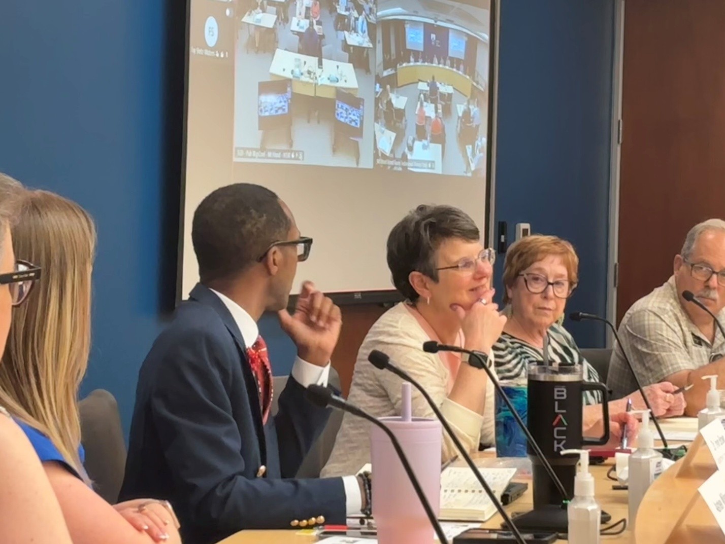 Image of Treasurer Steinder at the FEAT meeting