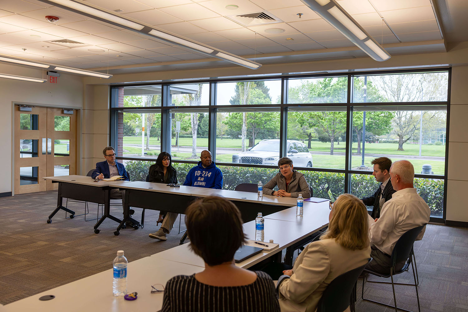 Treasurer Steiner and Senator Manning at a roundtable discussion with SELCO Community Credit Union leadership. 