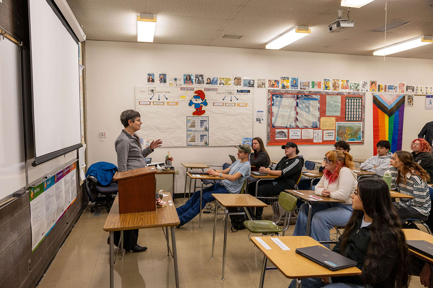 Treasurer Steiner visiting Springfield High's personal finance class